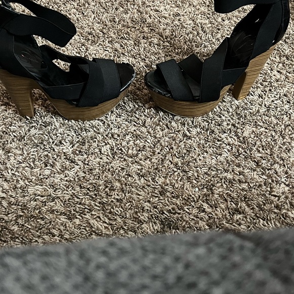 SUMMER HEELS - Picture 2 of 3